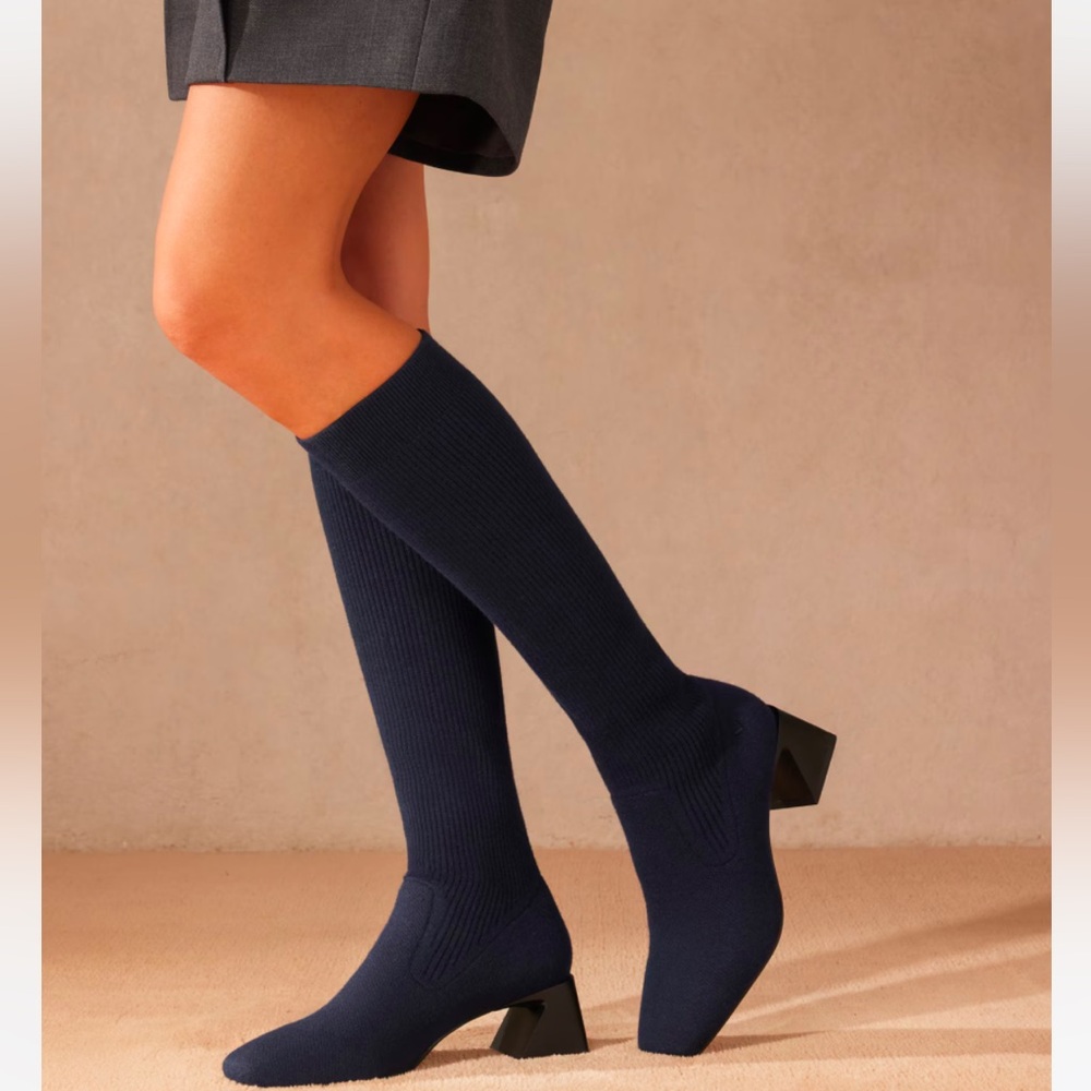 Vivaia boots size US 10/M